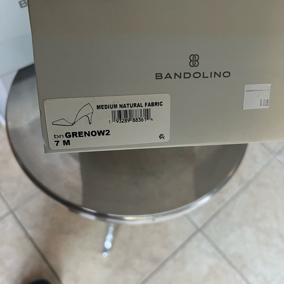 Bandolino Grenow Pointed Toe Pumps - Picture 6 of 7